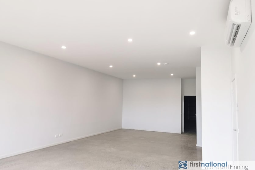 Click to view all images 3 Push Pea Way Cranbourne West VIC 3977 - Image 3