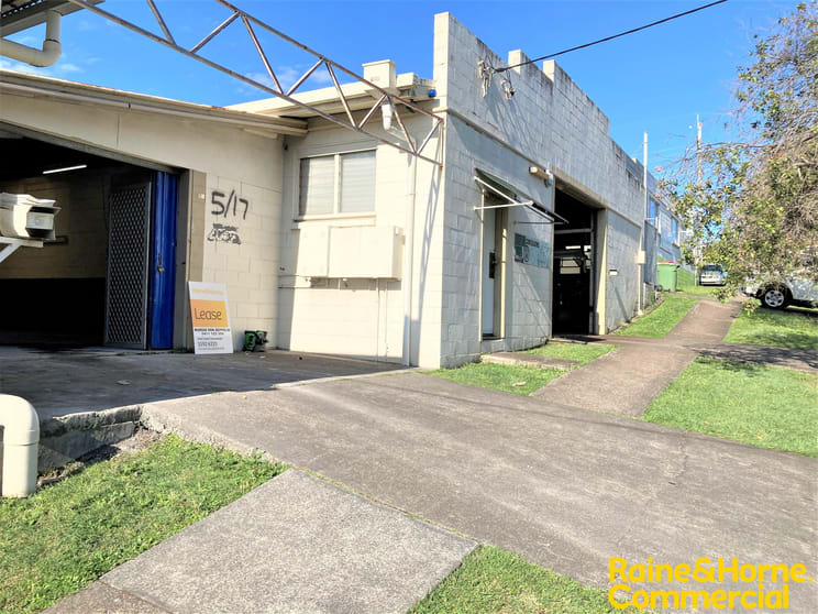 Click to view all images U5/17 Ashton Street Labrador QLD 4215 - Image 1