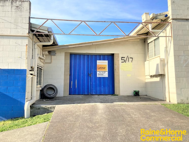 Click to view all images U5/17 Ashton Street Labrador QLD 4215 - Image 2
