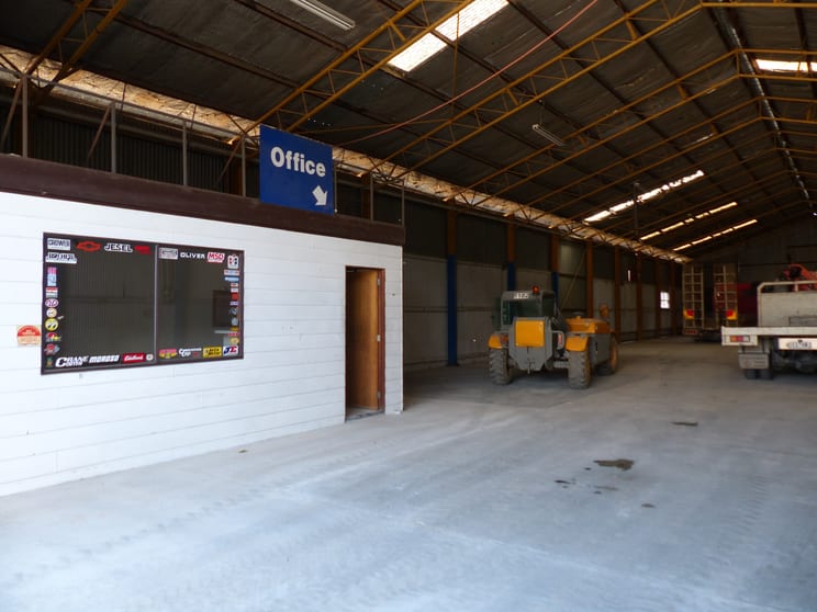 2/592 Nurigong Street South Albury NSW 2640 - Image 2