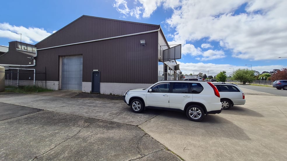 Click to view all images 5/209 Gillies Street North Wendouree VIC 3355 - Image 2