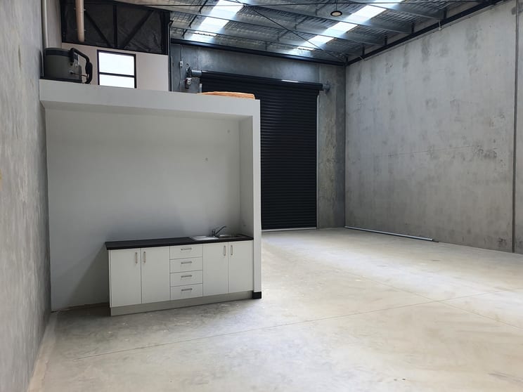 Click to view all images 4/6-8 Kadak Place Breakwater VIC 3219 - Image 3