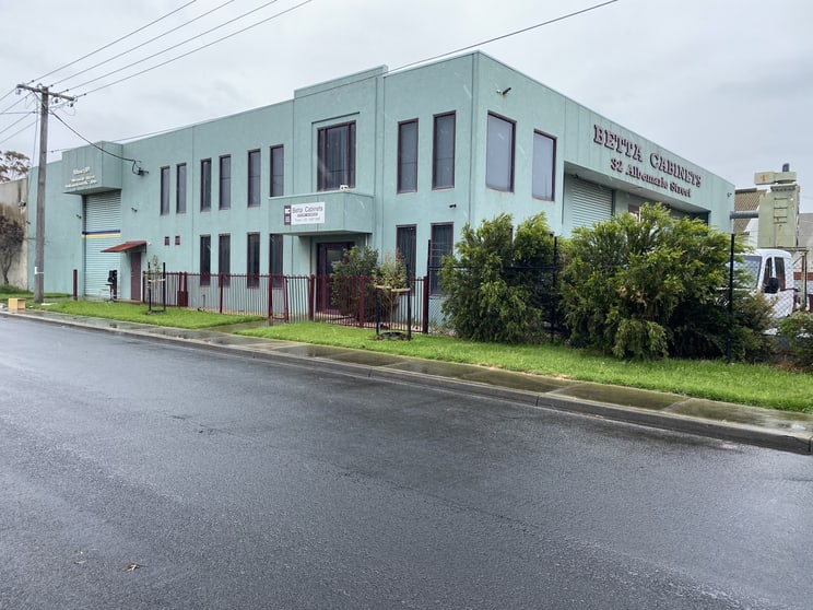 Click to view all images 32 Albemarle Street Williamstown North VIC 3016 - Image 1