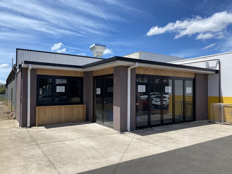 Click to view all images 18 Pakington Street Geelong West VIC 3218 - Image 1