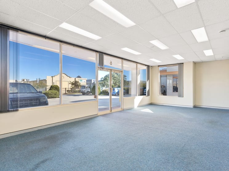 Click to view all images 6/30 Enterprise Crescent Malaga WA 6090 - Image 2