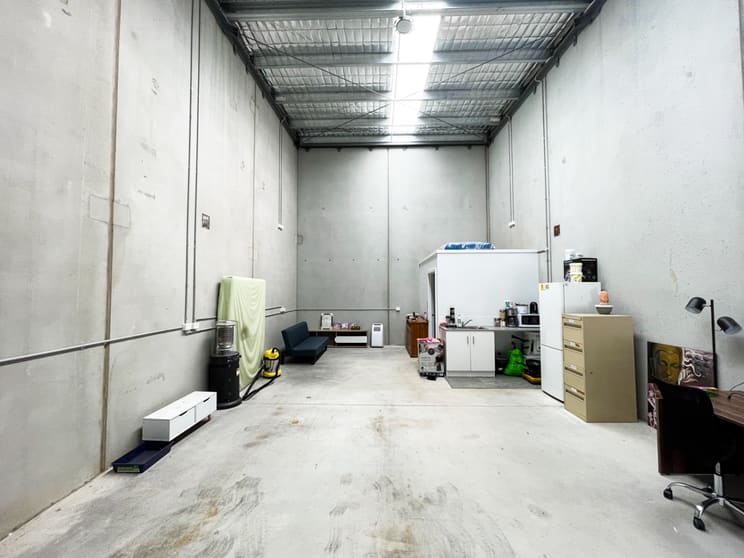 Click to view all images 5 Cave Place Clyde North VIC 3978 - Image 2