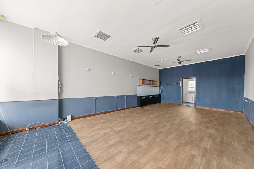 Click to view all images 115 Kangaroo Road Hughesdale VIC 3166 - Image 3
