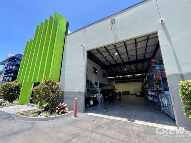 Click to view all images 2/5 Newheath Drive Arundel QLD 4214 - Image 3