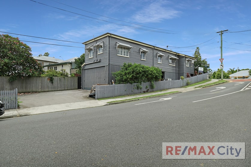 Click to view all images 102 Waterworks Road Ashgrove QLD 4060 - Image 3
