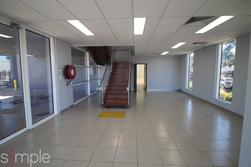 Click to view all images 20 Morialta Road Cranbourne West VIC 3977 - Image 2