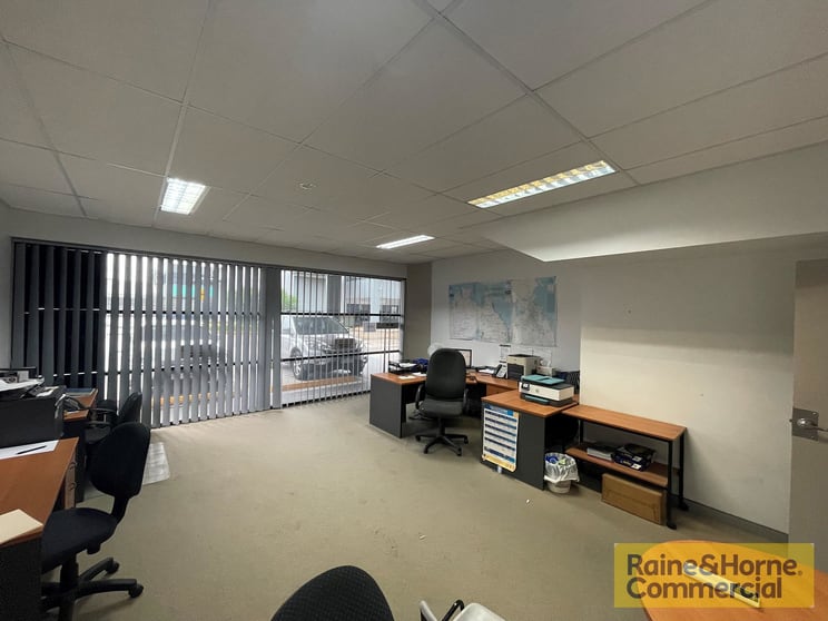 Click to view all images 20/300 Cullen Avenue Eagle Farm QLD 4009 - Image 3