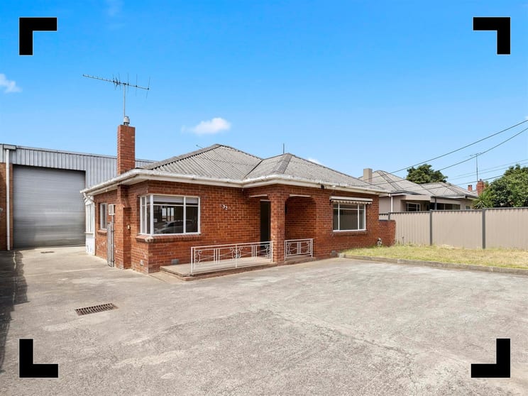 Click to view all images 32 Irene Avenue Coburg North VIC 3058 - Image 1