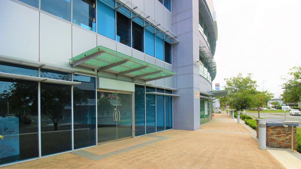 Click to view all images 1/2 Waterfront Place Robina QLD 4226 - Image 2