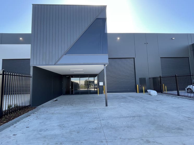 Click to view all images 30 Nexus Rd Epping VIC 3076 - Image 2