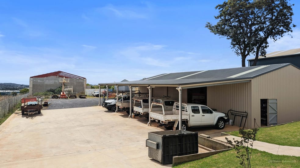 Click to view all images 11 Sowden Street Drayton QLD 4350 - Image 2