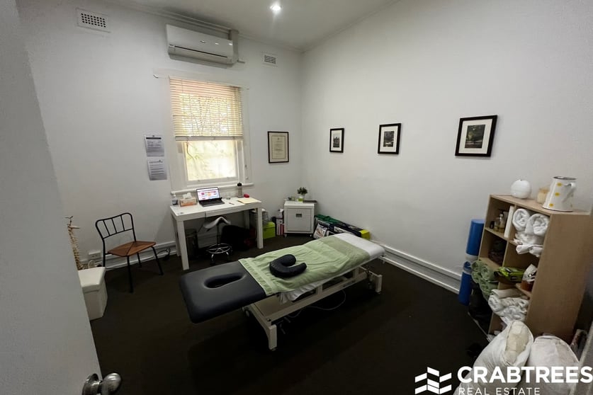 Click to view all images 110 Gardenvale Road Gardenvale VIC 3185 - Image 3