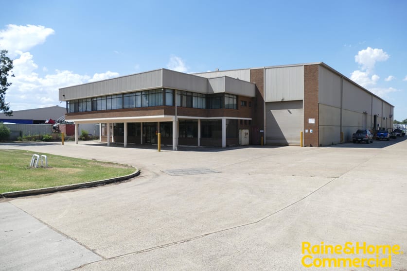 1/11 Aero Road Ingleburn NSW 2565 - Image 2