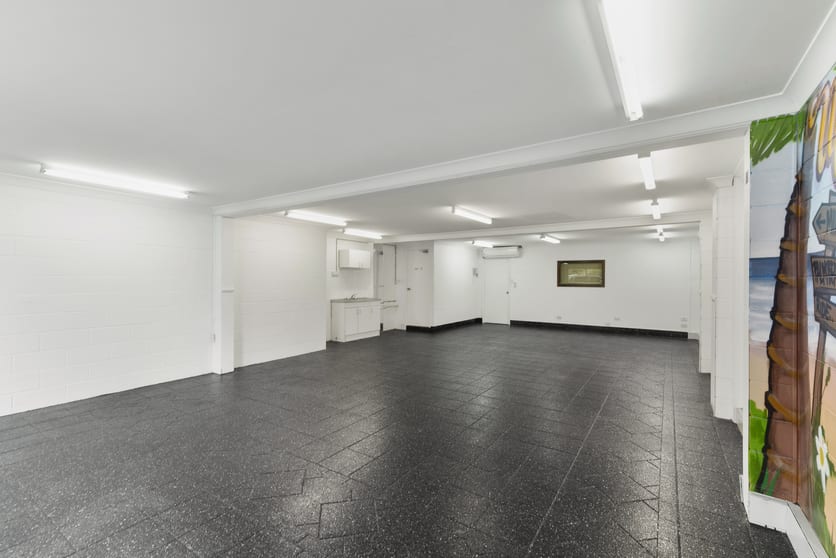 Click to view all images 2/76 Kortum Drive Burleigh Heads QLD 4220 - Image 2