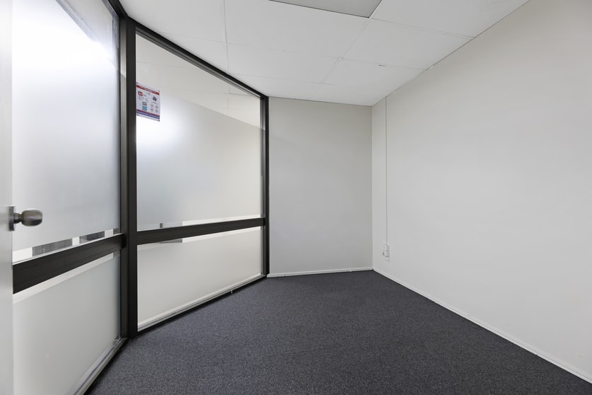 Click to view all images First Floor Office 126 Scarborough Southport QLD 4215 - Image 3