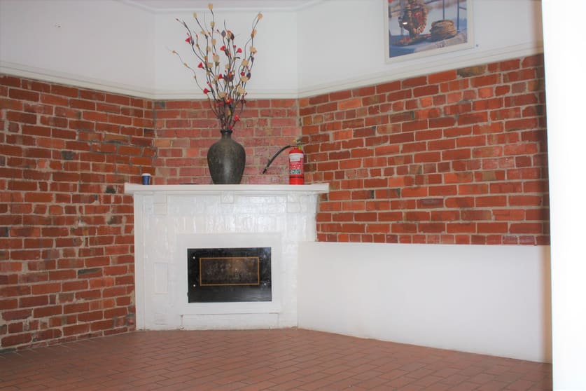 Click to view all images 230 Como Parade West Parkdale VIC 3195 - Image 2