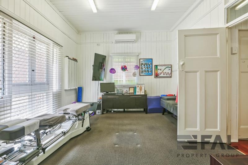 Click to view all images Unit 10/10 Park Terrace Sherwood QLD 4075 - Image 3