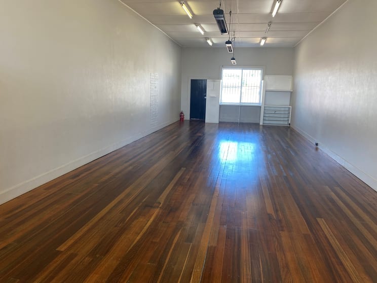 Click to view all images 21 Melbourne Road Drumcondra VIC 3215 - Image 2