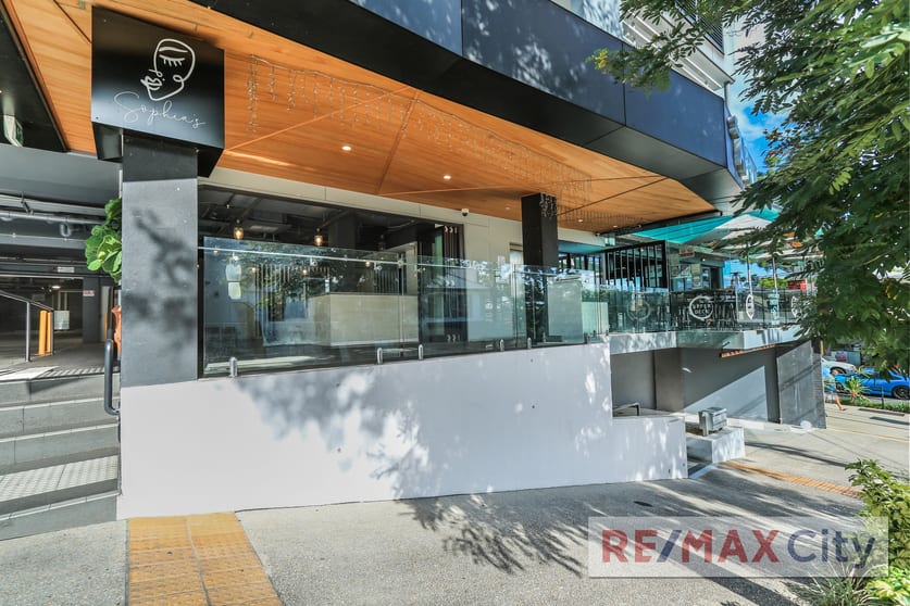 Click to view all images 4 & 5/210 Oxford Street Bulimba QLD 4171 - Image 2