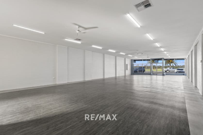 Click to view all images 581 Esplanade Lakes Entrance VIC 3909 - Image 2