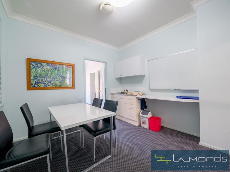 2 / 57  /  3 / 57 Cambridge Pde Manly QLD 4179 - Image 2