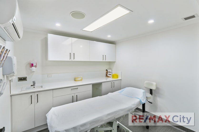 Click to view all images 21 Godwin Street Bulimba QLD 4171 - Image 3