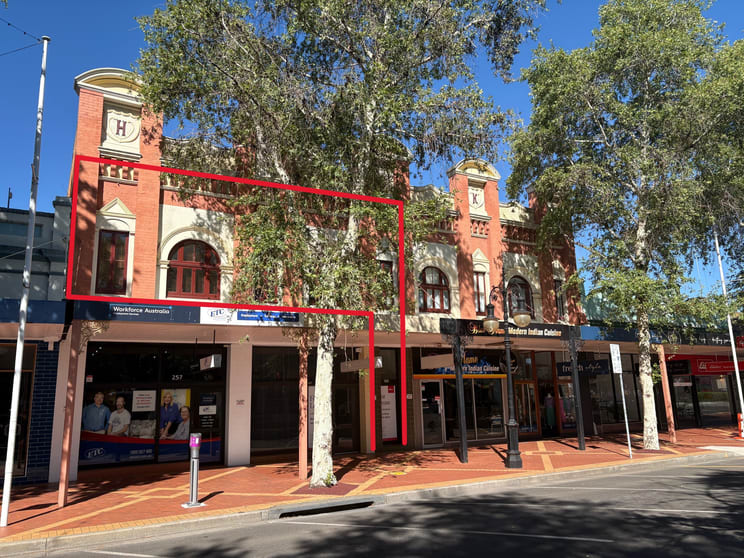 Click to view all images 257 Peel Street Tamworth NSW 2340 - Image 2