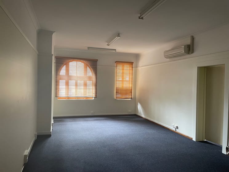 Click to view all images 257 Peel Street Tamworth NSW 2340 - Image 3