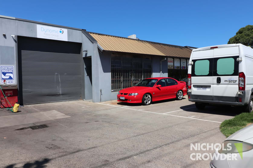 Click to view all images 4/4 Canterbury Road Braeside VIC 3195 - Image 1