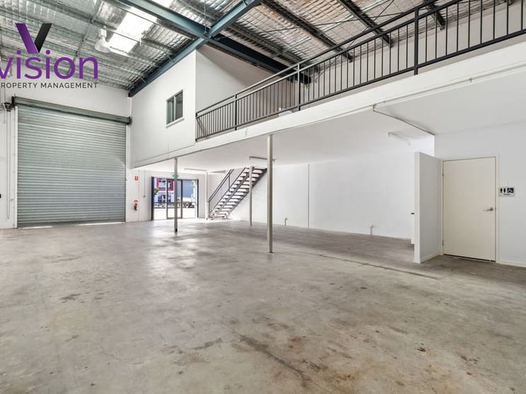 Click to view all images 2/4 Victory East Street Urangan QLD 4655 - Image 3