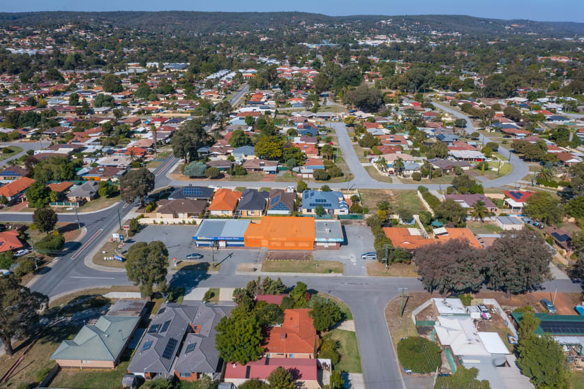 Click to view all images 42 Challis Road Armadale WA 6112 - Image 3