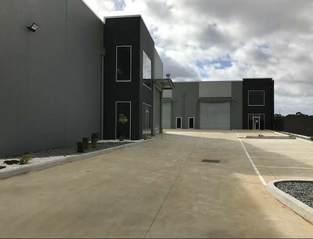 Factory 3/2 Brooke Ct Melton VIC 3337 - Image 2