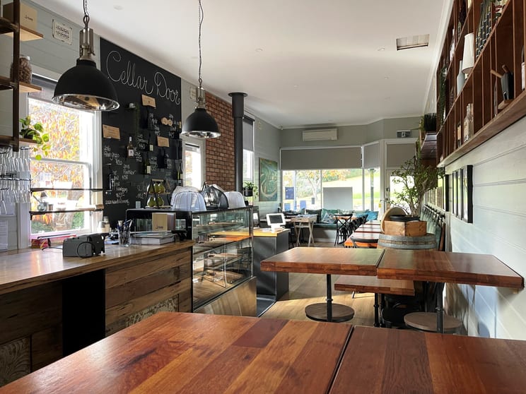 Click to view all images 2/3383 Warburton Highway Warburton VIC 3799 - Image 2