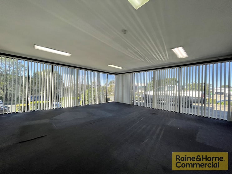 Click to view all images 3&4/1 Combarton Street Brendale QLD 4500 - Image 3