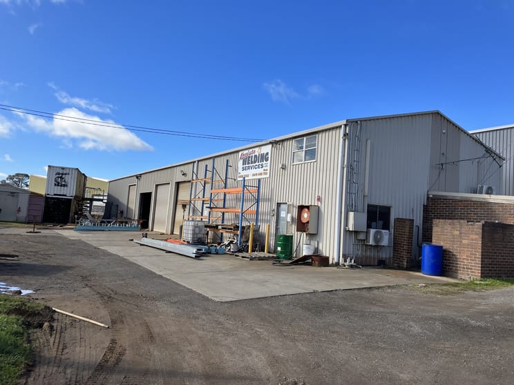 Click to view all images 2 Mccourt Road Moss Vale NSW 2577 - Image 1