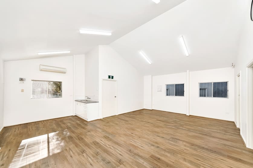 Click to view all images 2/2-4 Cameron Road Mount Barker SA 5251 - Image 2