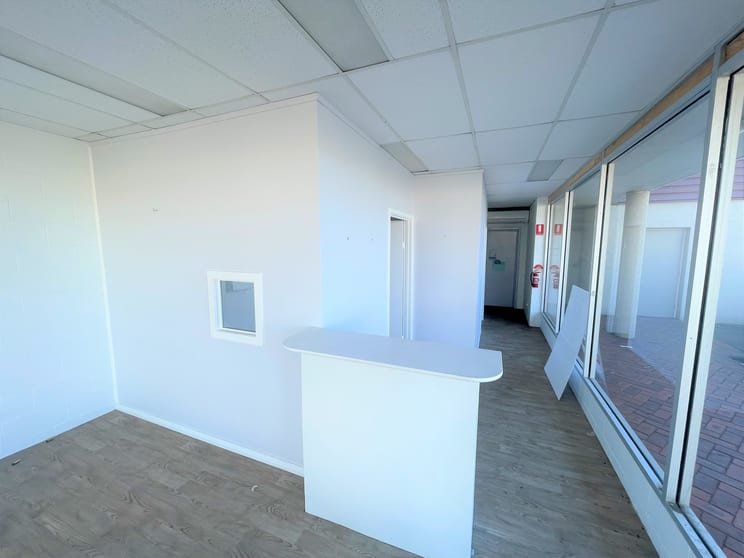 9/271 Esplanade Lakes Entrance VIC 3909 - Image 3