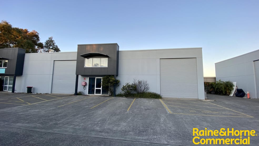 Click to view all images 2/3 O'Hart Close Charmhaven NSW 2263 - Image 2