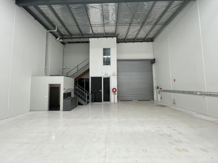 Unit 6/6-177 Salmon St Port Melbourne VIC 3207 - Image 2