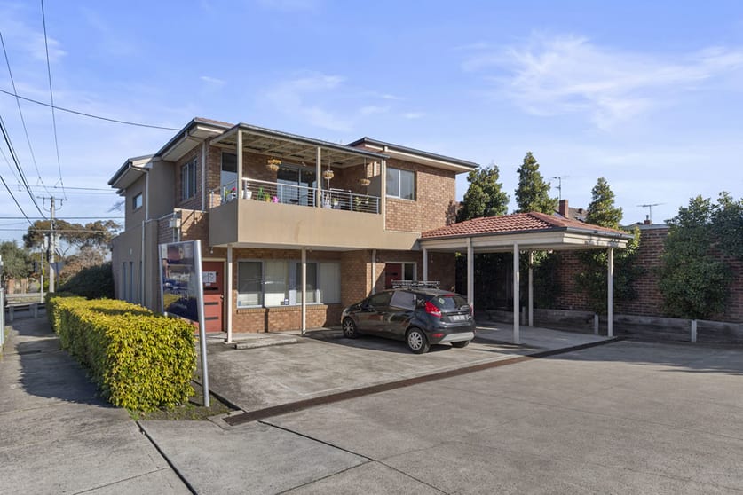 Click to view all images 73 Livingstone Street Ivanhoe VIC 3079 - Image 2