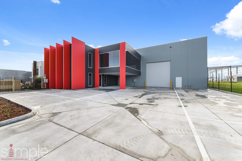 Click to view all images 36 Paramount Boulevard Cranbourne West VIC 3977 - Image 3