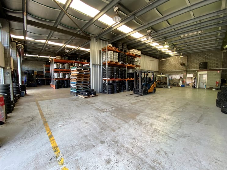 Click to view all images 21 Lombank Street Acacia Ridge QLD 4110 - Image 2