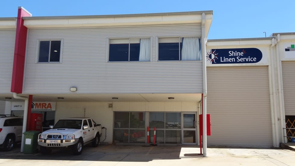 Click to view all images 4/13-15 Carl Street Rural View QLD 4740 - Image 3