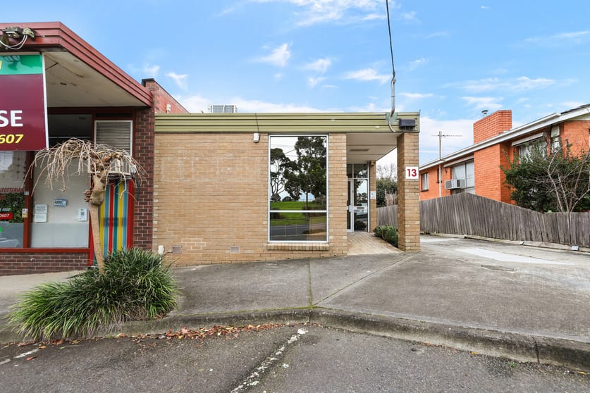 13 Essex Road Mount Waverley VIC 3149 - Image 3