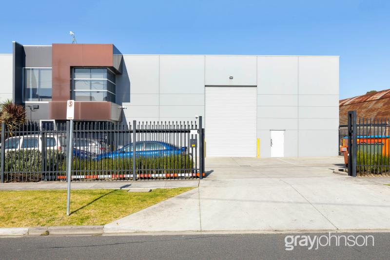 Click to view all images 158 Christmas Street Fairfield VIC 3078 - Image 1