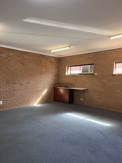 Click to view all images 4/2690 Albany Highway Kelmscott WA 6111 - Image 3